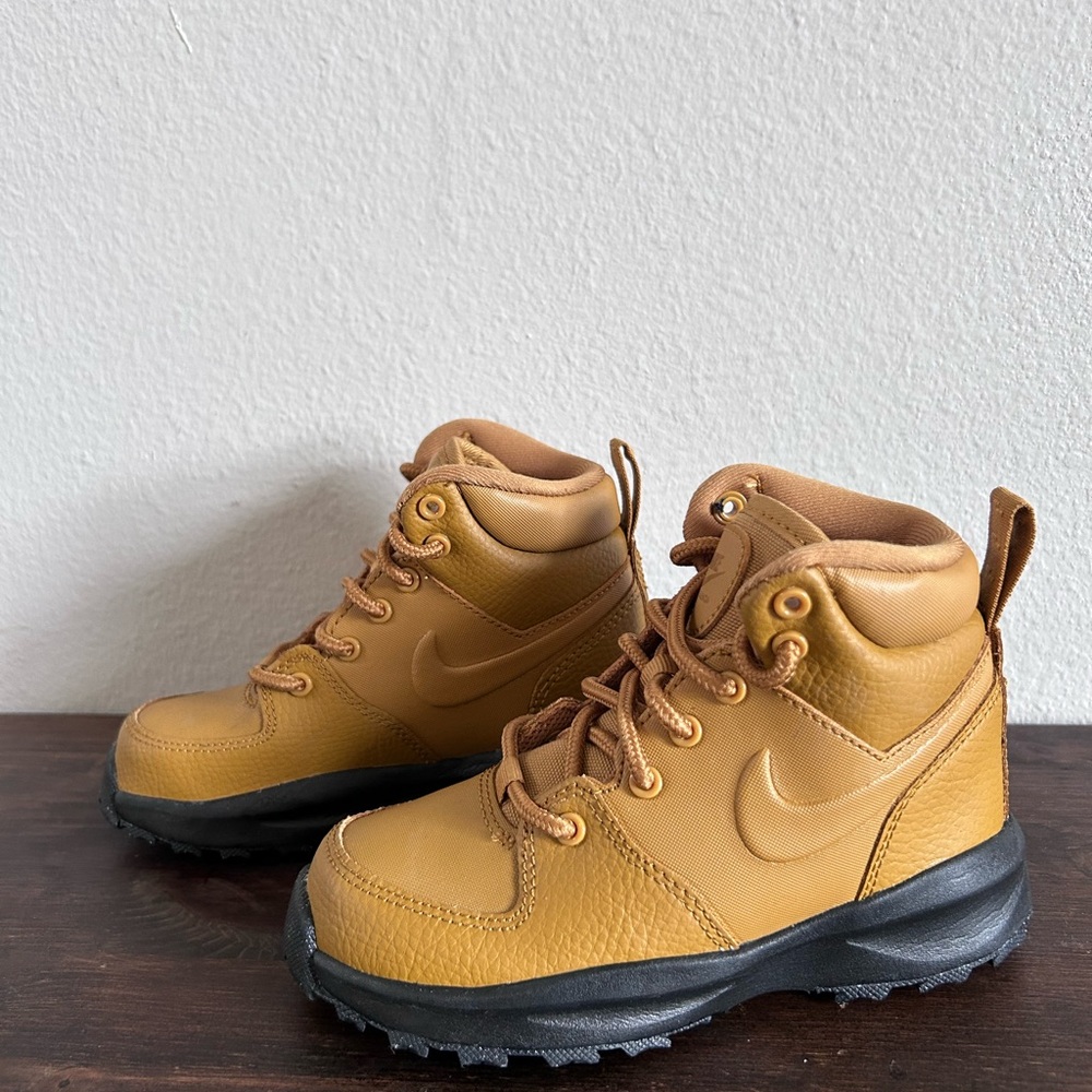 Nike Manoa Toddler Boots Size 10.5 - with SHOE BOX